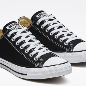 Chuck Taylor All Star - Women’s Size 8 - Black - Low Top Converse